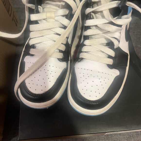 Air Jordan 1 Mid "Black/White/University Blue" sneakers size 6 like new - Picture 9 of 10